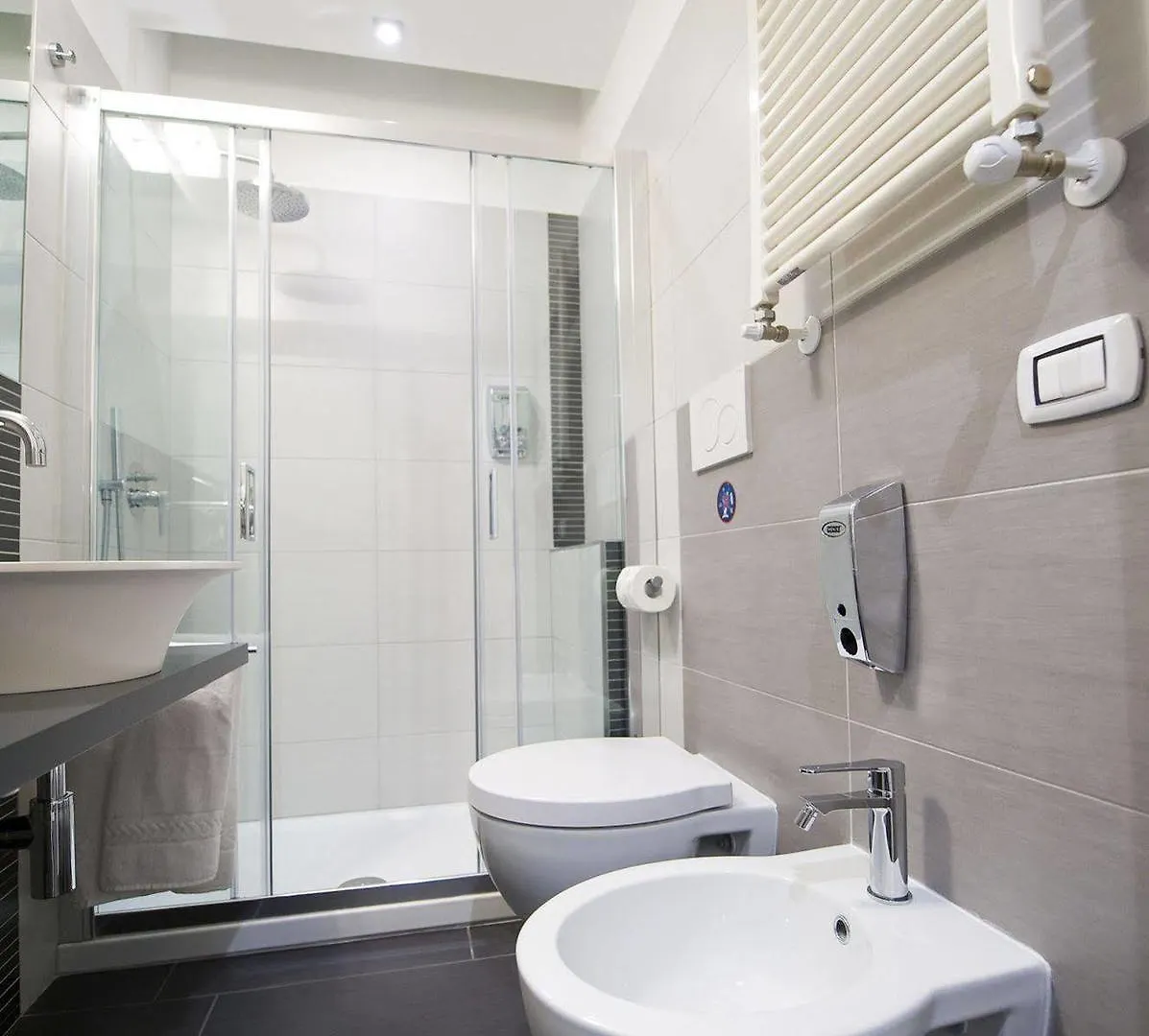 Grey&White Guest house
